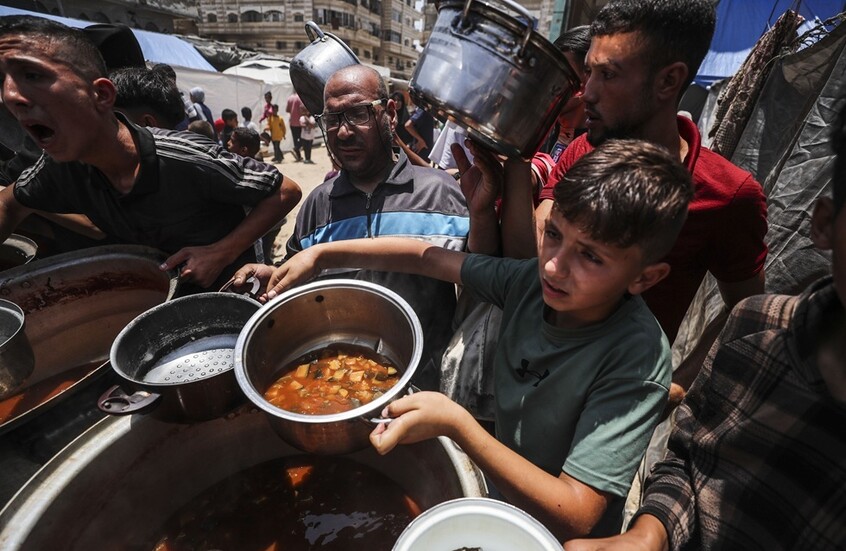 الطحين يُسرق.. الأمم المتحدة تحذر من مجاعة شاملة في غزة
