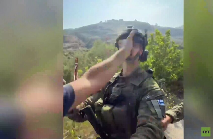 لبنانيون يعترضون قوات اليونيفيل المؤقتة أثناء دخولها إلى بلدات بدياس ودير قانون النهر