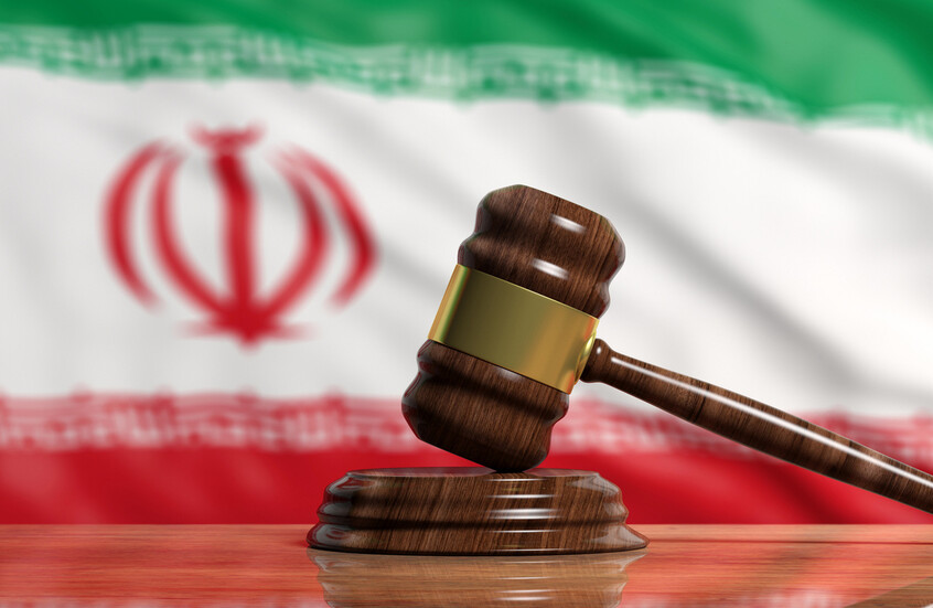 بتر يدي محكومين أدينا بالسرقة في إيران