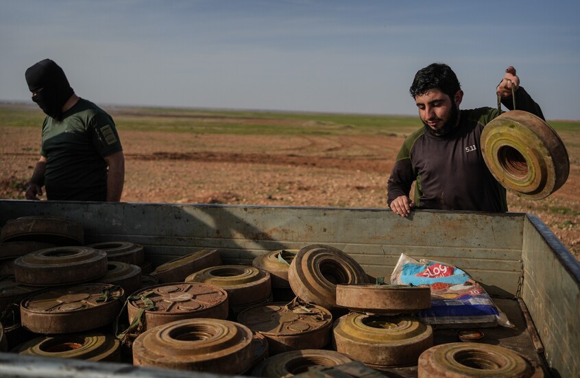 الحكومة السورية: لا تهم بجرائم حرب لضباط النظام السابق المفرج عنهم وبعضهم ساهم في تسريع تحرير سوريا