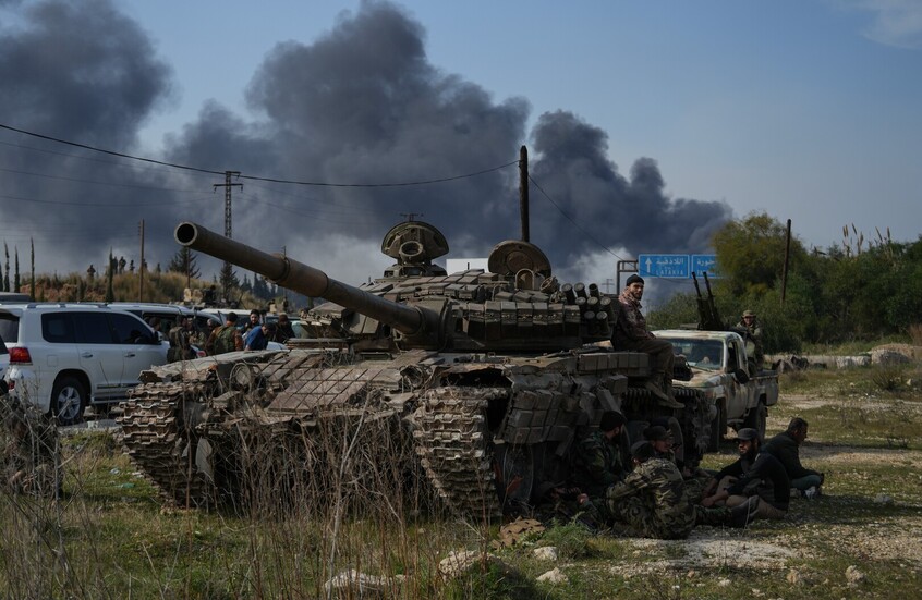 الحكومة السورية:إطلاق ضباط من النظام السابق مبادرة استباقية وأطراف تستغل الانقسامات لتعكير الاستقرار