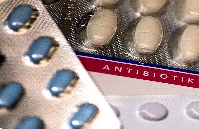 مفارقة.. مضادات الحيوية تقوي البكتيريا!