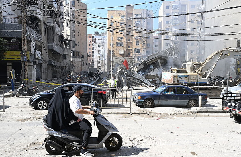 الجيش اللبناني يعاين مبنى في ضاحية بيروت الجنوبية بطلب من لجنة المراقبة (صورة)