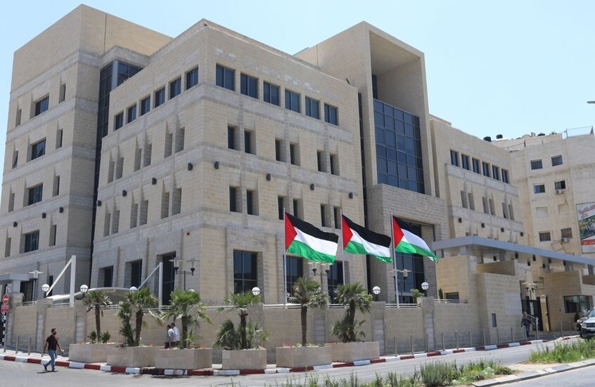 النقد الفلسطينية: قطع العلاقات المصرفية مع بنوك فلسطين ينذر بوقف توريد السلع الأساسية للسوق