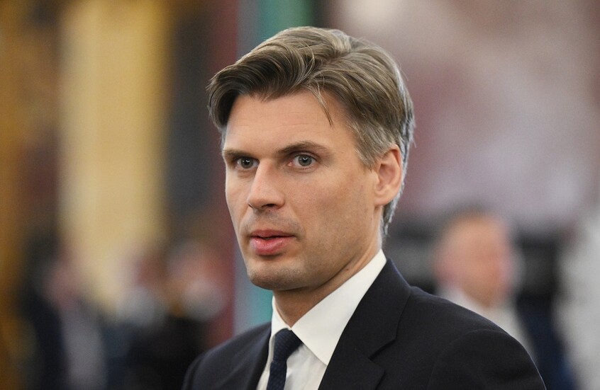 روس كوسموس: روسيا ستبني أول محطة كهروذرية على القمر