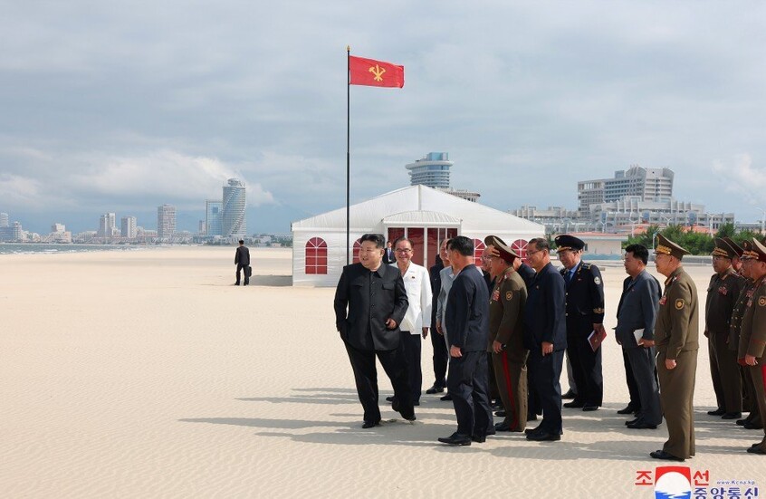 قبل افتتاح مجمع سياحي شاطئي شهير.. كوريا الشمالية تجدد محطة قطار في منطقة "كالما"