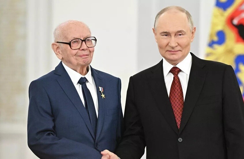 بوتين يشيد بمساهمة العالم النووي ديكوف في تعزيز الدرع النووية الروسية