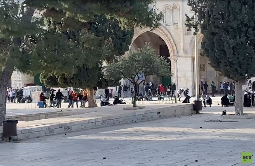السلطات الإسرائيلية تغلق المسجد الأقصى تحت ذريعة "حالة الطوارئ" (صور + فيديو)