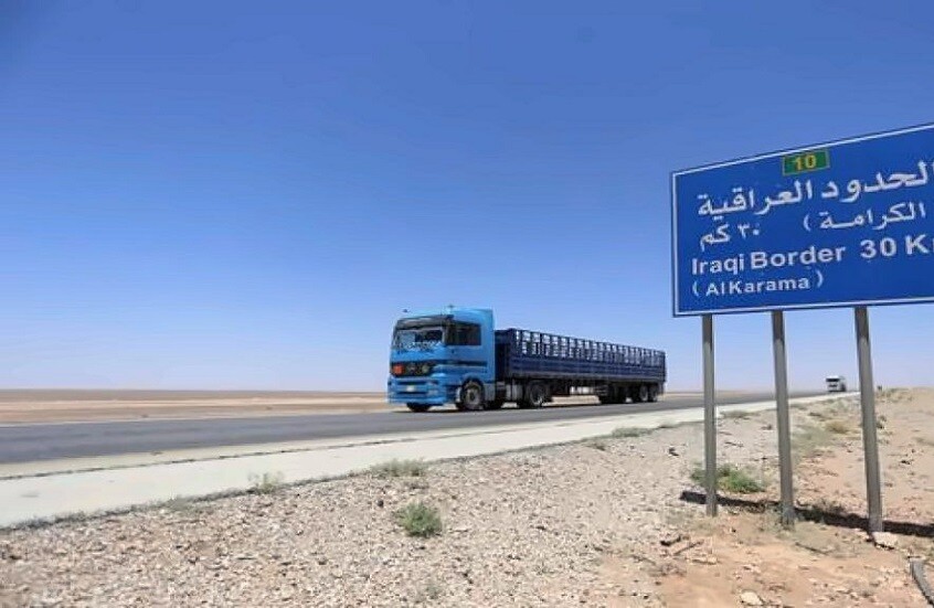 دخول أول شاحنة سورية إلى العراق عبر منفذ القائم الحدودي