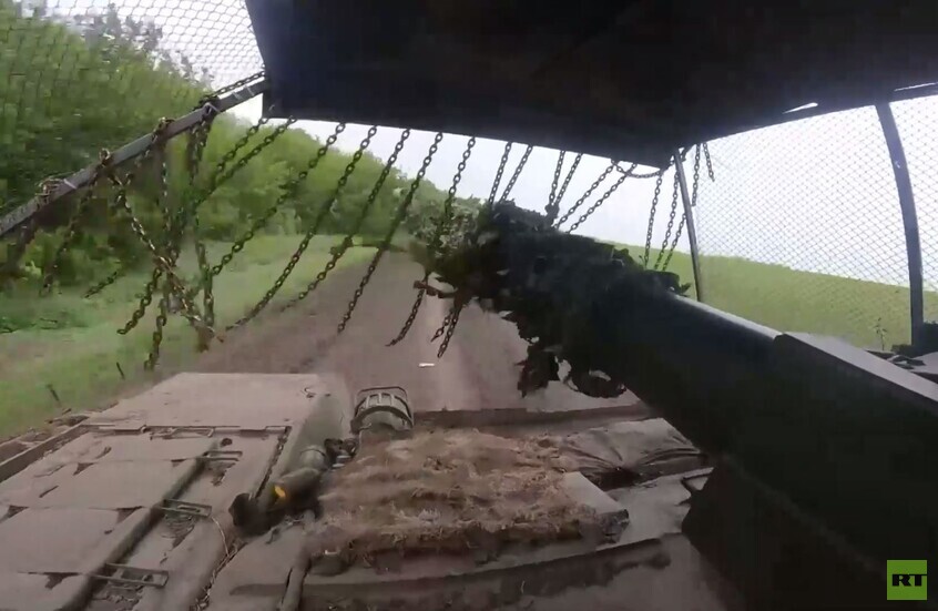 دبابات "T-72B3M" الروسية تدك أهدافا أوكرانية