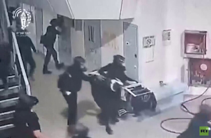 ابتهاج في السجون الإسرائيلية مع انطلاق صفارات الإنذار يوم أمس