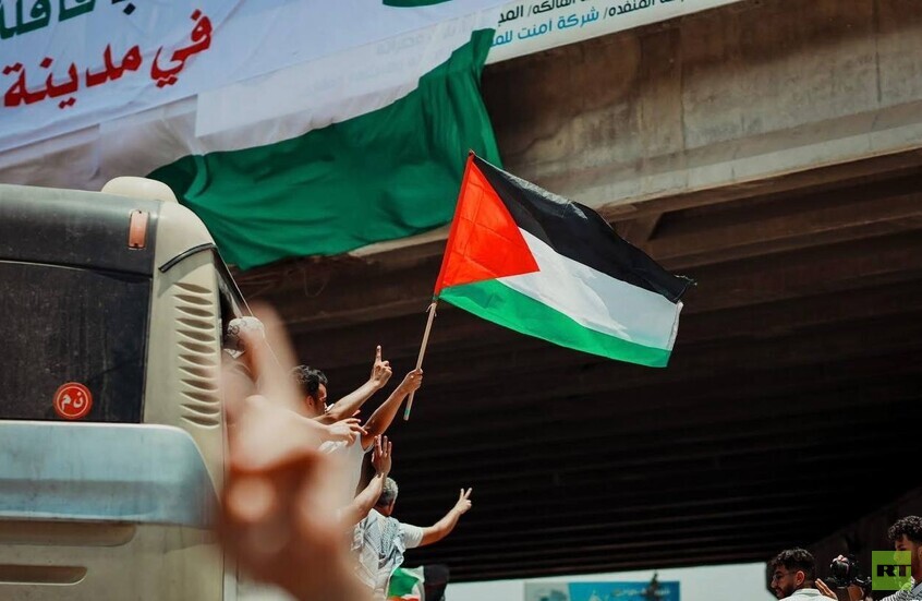 ليبيا.. متظاهرون في طرابلس ينددون بعرقلة "قافلة الصمود" ويدعون لتسييرها نحو معبر رفح