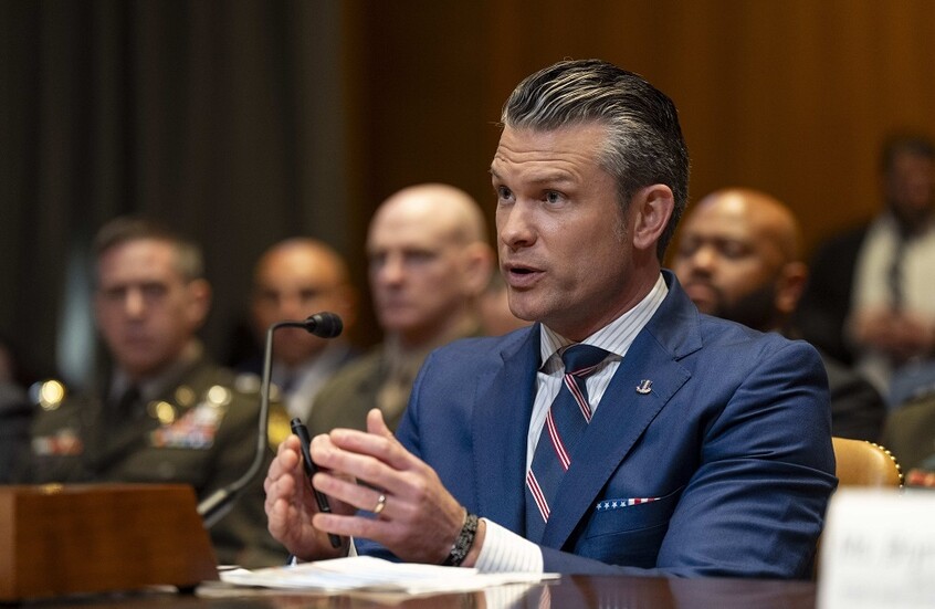 وزير الدفاع الأمريكي: ترامب عازم على تسوية القضية النووية الإيرانية عبر المفاوضات