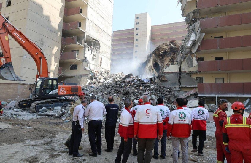 "فارس": إصابة شخص جراء استهداف مسيرة إسرائيلية مبنى شرطة طهران الكبرى