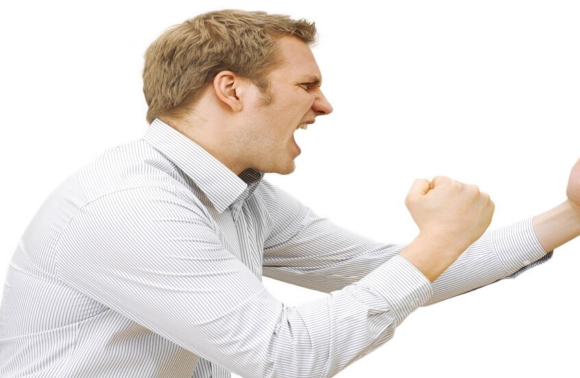 ما الذي يسبب العدوانية غير المنضبطة؟