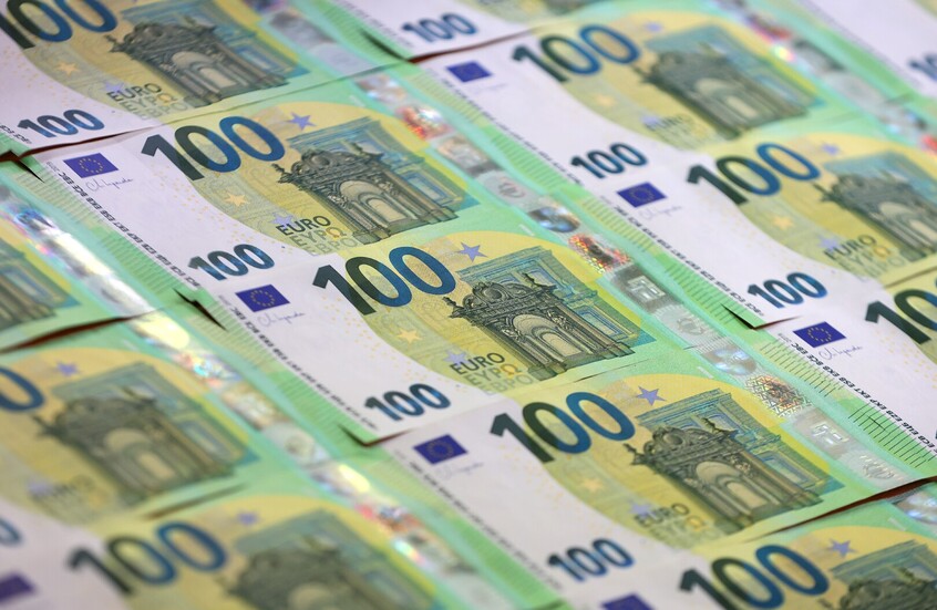 تحول تاريخي.. الذهب يتجاوز اليورو