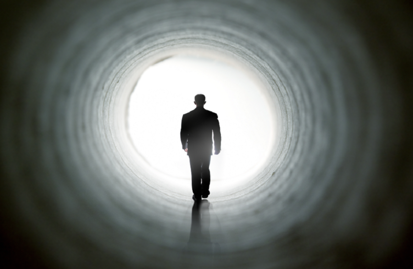 هل أصبح الخلود قاب قوسين؟.. عالم يربك الأوساط العلمية بتنبؤ مذهل