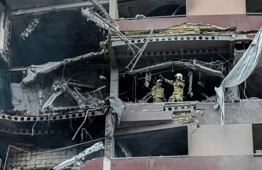 هل يفعلها ترامب ويلقي بقنبلة "الضربة القاضية"؟