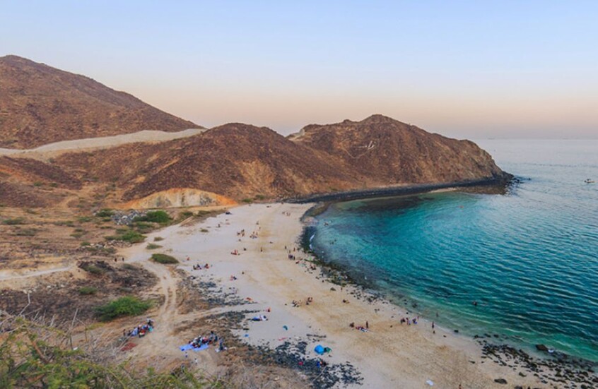 خفر السواحل الإماراتي يخلي طاقم ناقلة نفط بعد حادث تصادم في بحر عمان