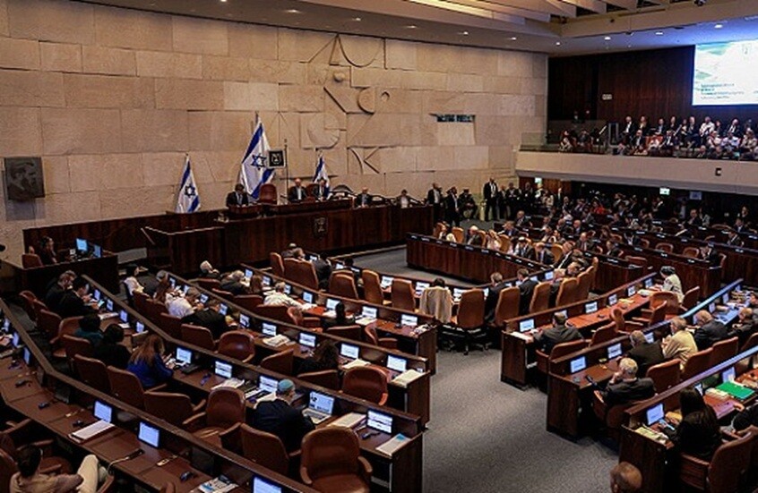 عضو في الكنيست الإسرائيلي يحرض ضد الأطفال الإيرانيين ويتهمهم بالكراهية