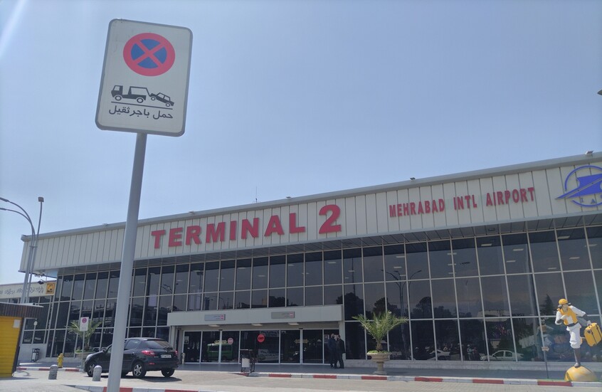 السلطات الإيرانية تمدد إغلاق الأجواء في البلاد