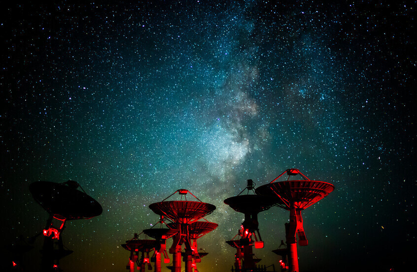 إشارات راديو غامضة من الفضاء السحيق تكشف موقع "المادة المفقودة"!