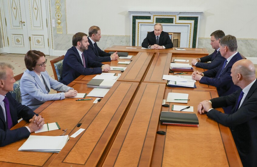 بوتين يستهل أجندة عمله في منتدى بطرسبورغ باجتماع اقتصادي رفيع