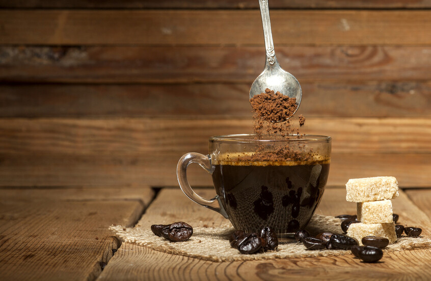 نوع من القهوة يزيد من خطر الإصابة بالتنكس البقعي لدى كبار السن!