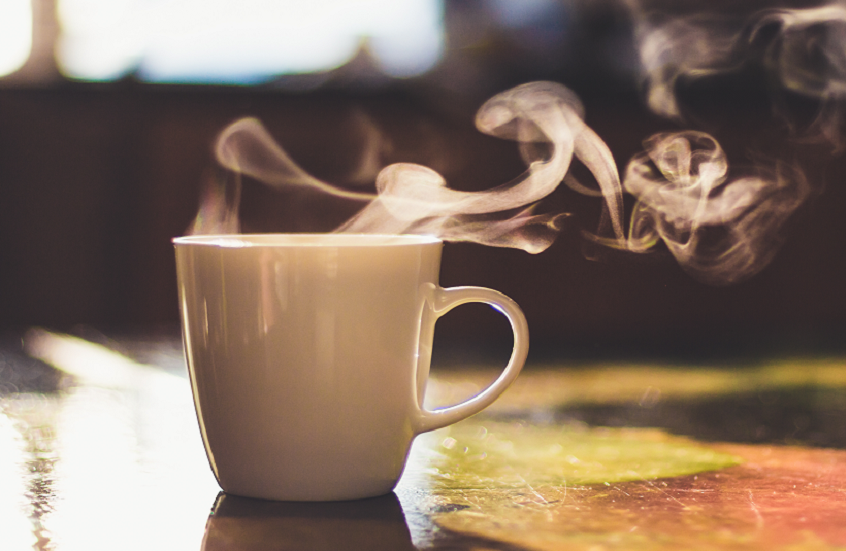 لماذا ينعشنا المشروب الساخن في الطقس الحار؟