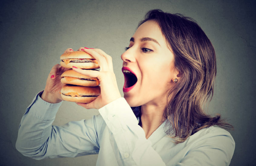 الغطس في الماء البارد قد يحفز شهيتك خلسة!