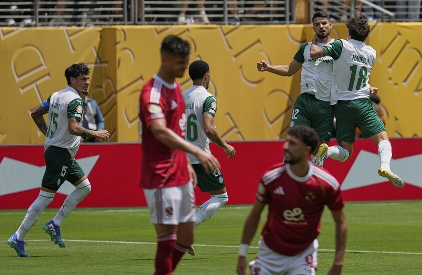 الأهلي المصري يتعرض لهزيمة مؤثرة في كأس العالم للأندية 2025 (فيديو)