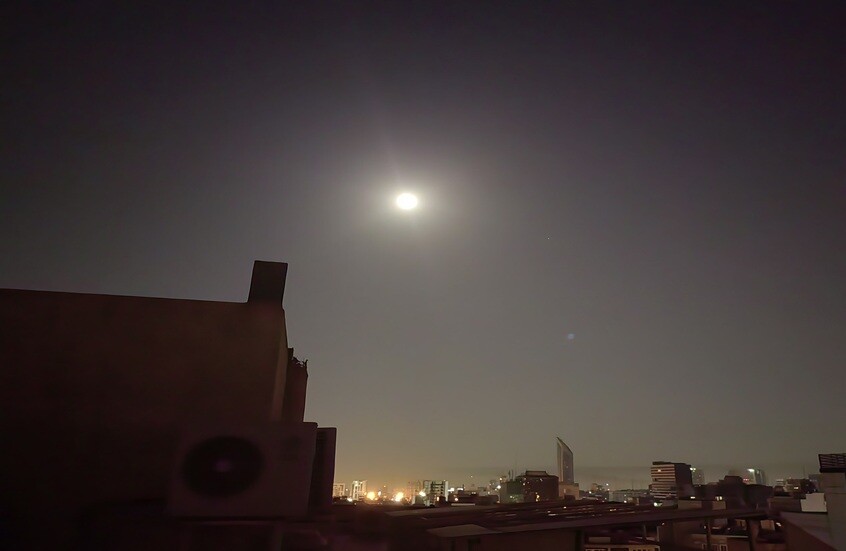 دوي انفجارات عنيفة في محيط مدينة رشت شمال إيران والمضادات تعمل بكثافة في طهران