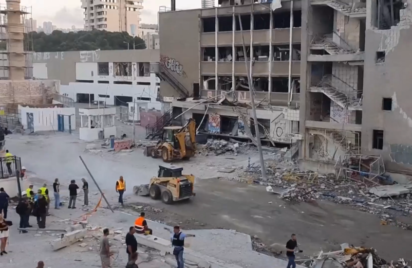 صواريخ إيرانية تسبب أضرارا جسيمة وسط حيفا شمالي إسرائيل