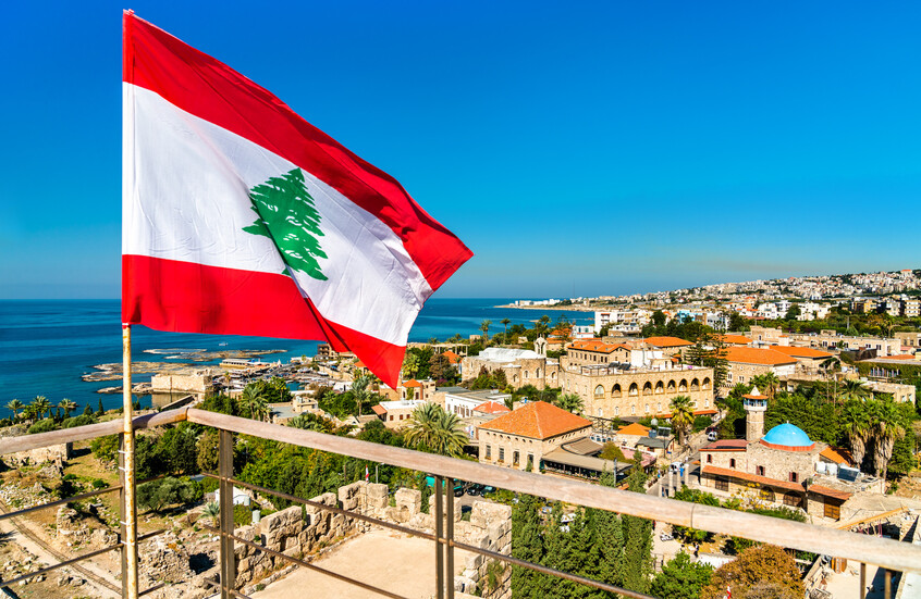 الولايات المتحدة توجه بمغادرة عائلات وموظفي الحكومة الأمريكية غير الضروريين من لبنان