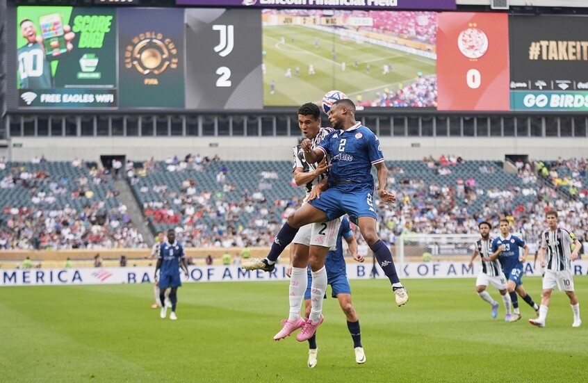 السوري عمر السومة يخرج بخيبة أمل من مباراته الأولى مع الوداد المغربي (فيديو)