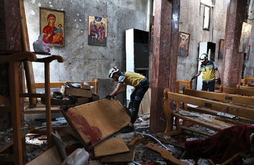 جنبلاط يعزي بطريرك أنطاكية بضحايا تفجير كنيسة مار إلياس بدمشق