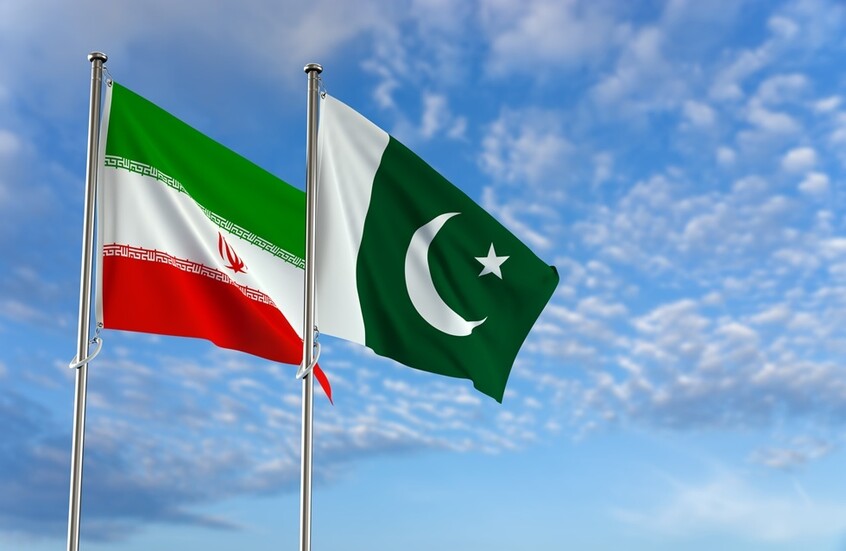 وزير الدفاع الباكستاني: الضربات الأمريكية على إيران غير مبررة وتدفع المنطقة نحو حرب تضر الجميع