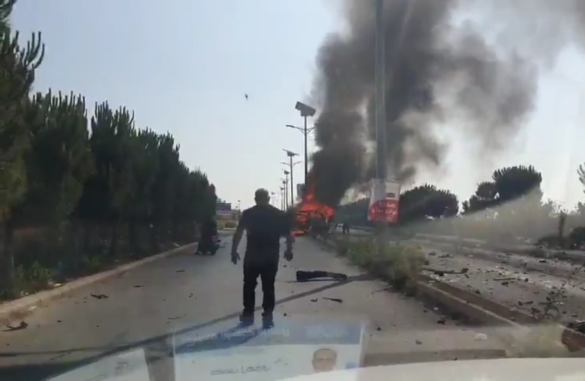 مقتل 3 أشخاص بضربة إسرائيلية استهدفت سيارة في جنوب لبنان (صور + فيديو)