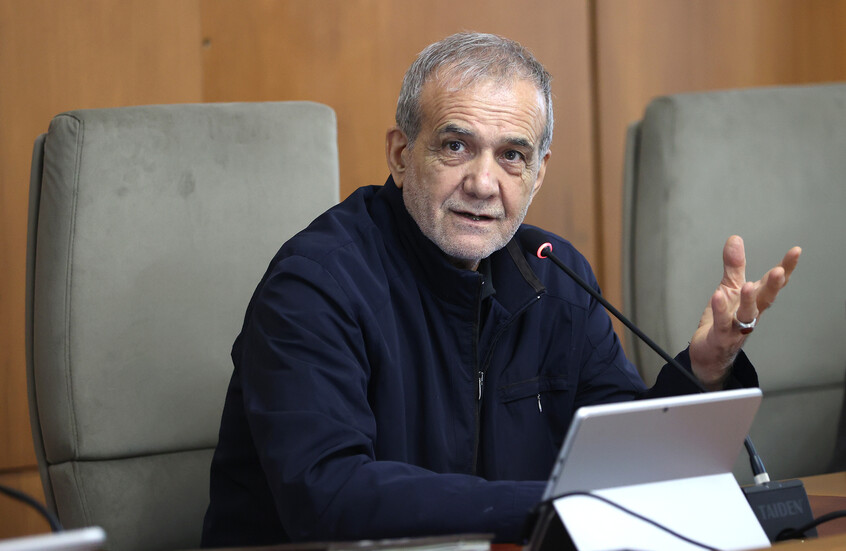 الرئيس الإيراني خلال اتصال مع ولي العهد السعودي: مستعدون لحل الخلافات بيننا وبين الولايات المتحدة