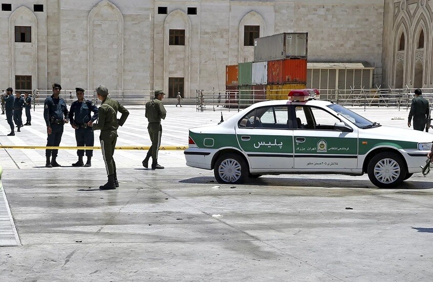 "ألو !.. الموساد معك على الخط.. نحن أقرب إليك من حبل الوريد!"