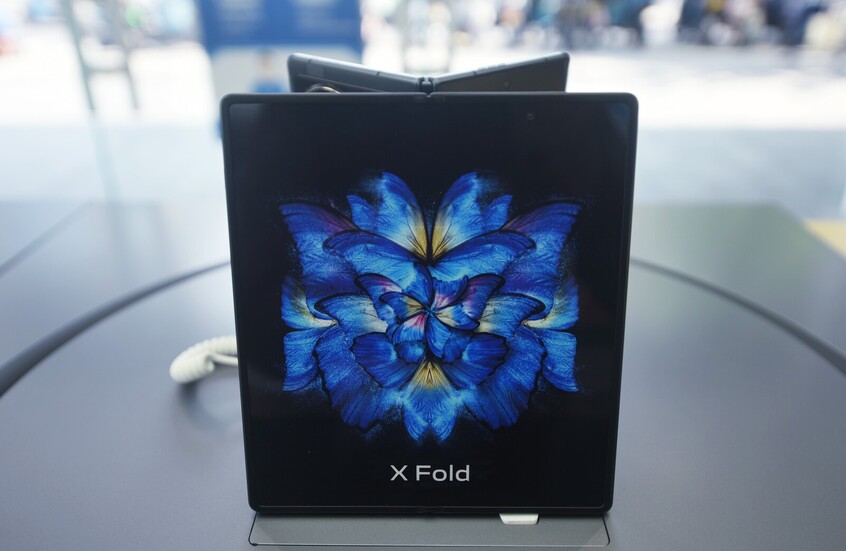 Vivo تطلق واحدا من أفضل الهواتف القابلة للطي