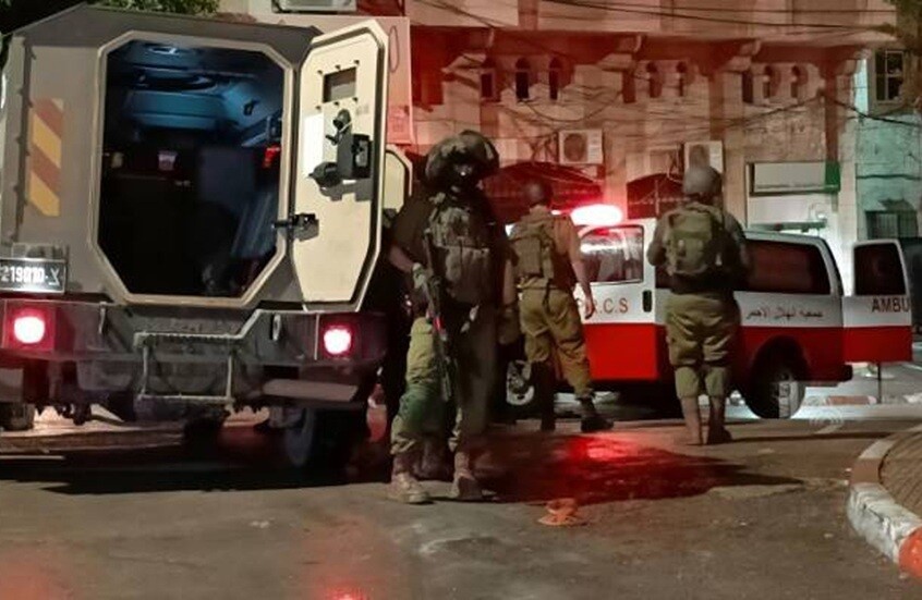 مقتل 3 فلسطينيين وإصابة 7 آخرين بجروح في هجوم للمستوطنين شرق رام الله