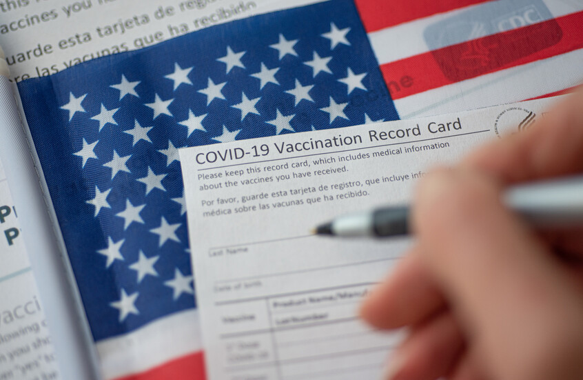 إدارة الغذاء والدواء الأمريكية تلزم بإضافة تحذير محدث بشأن خطر نادر على القلب مرتبط بلقاحات كورونا