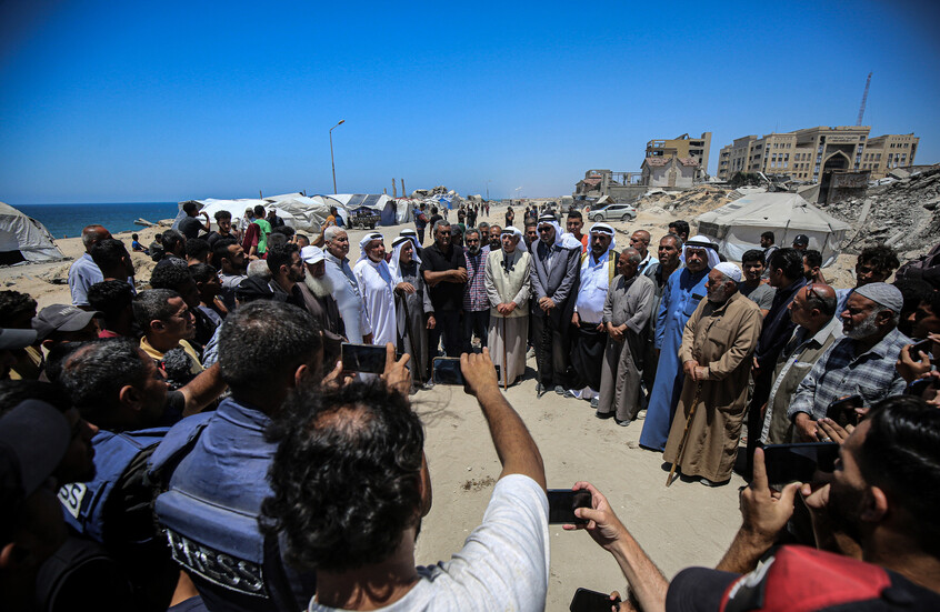 العشائر الفلسطينية في غزة تدين "جريمة سرقة مساعدات" بخان يونس وتحذر الفاعلين بكشف أسمائهم