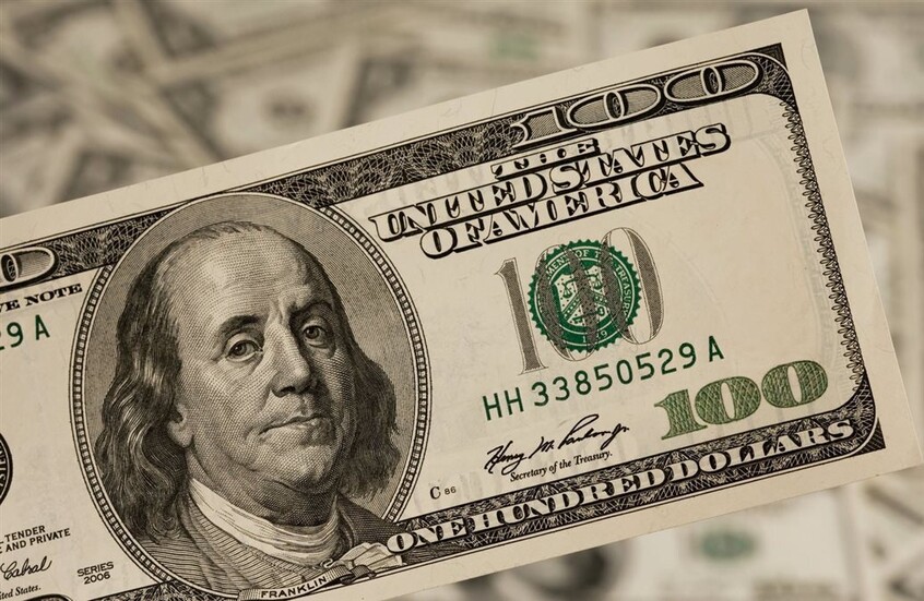 خبير مصري يتوقع انخفاض سعر الدولار أمام الجنيه المصري