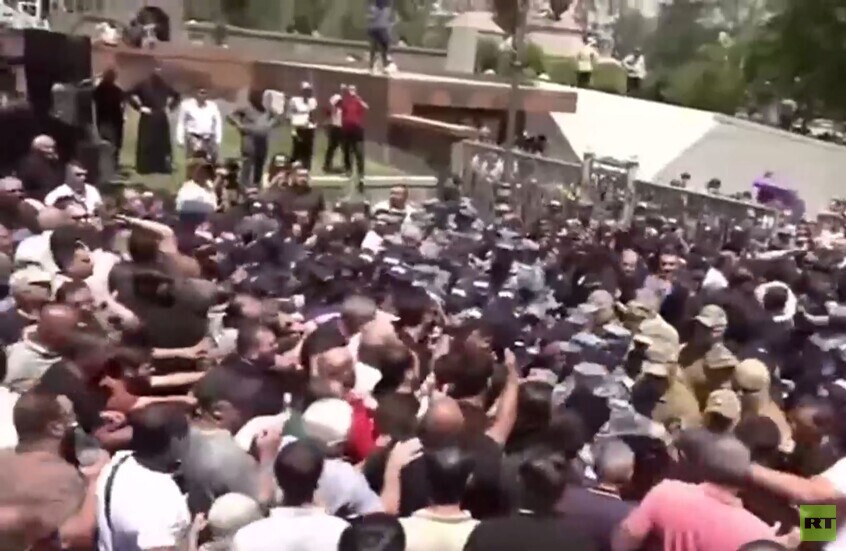 تجدد المواجهات بين قوات الأمن الأرمينية وأنصار الكنيسة الأرمنية الرسولية