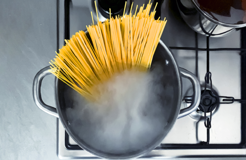 خطأ شائع في طهي المعكرونة قد يرفع سكر الدم بسرعة