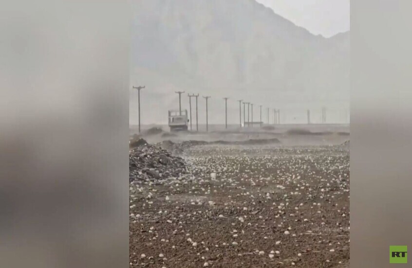 الإمارات تشهد أولى زخات البرد الصيفية