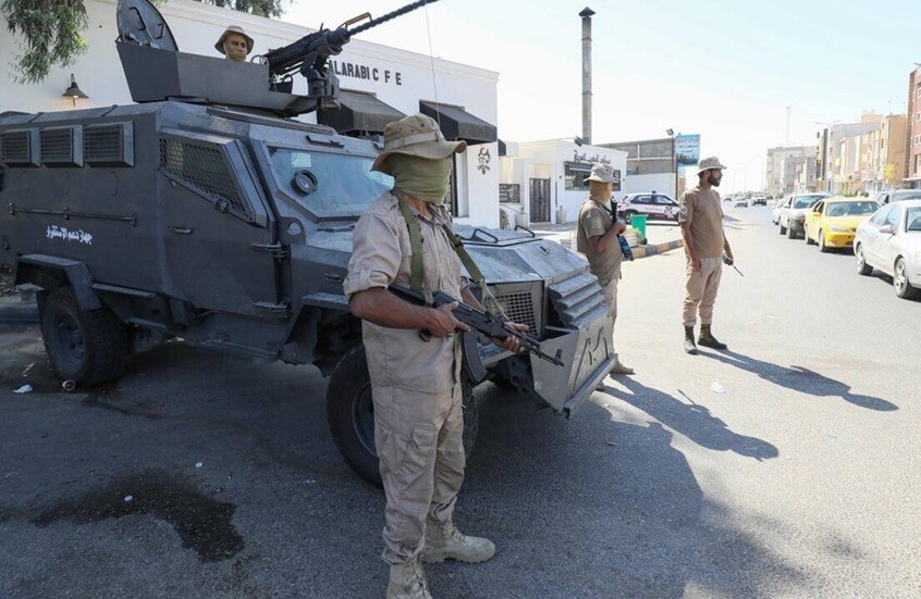 حشود عسكرية مقلقة في العاصمة الليبية ومؤسسة حقوق الإنسان تحذر من انهيار وقف إطلاق النار