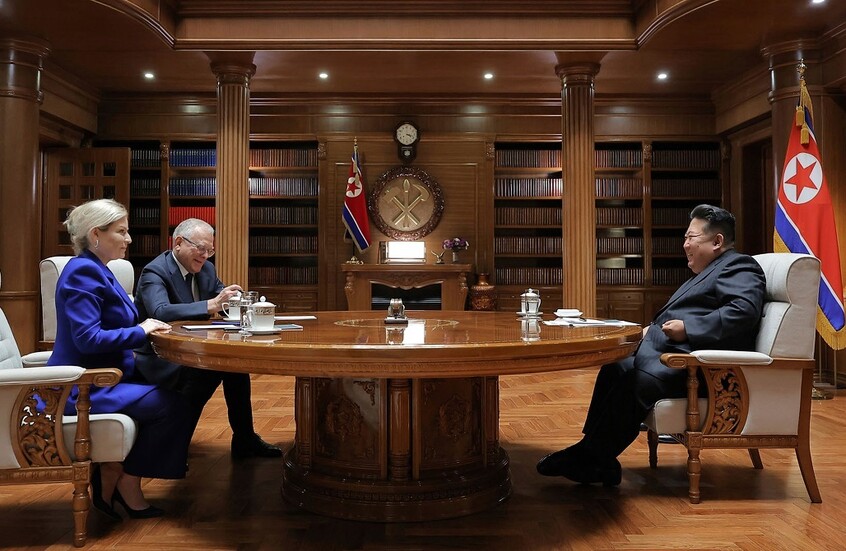 بيونغ يانغ.. خلفية مثيرة في عرض مسرحي حضره الزعيم الكوري وابنته ووزيرة الثقافة الروسية (صور)